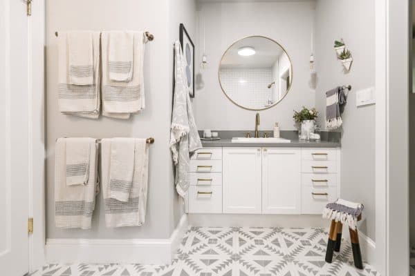 Neutral Tone Transitional Bathroom