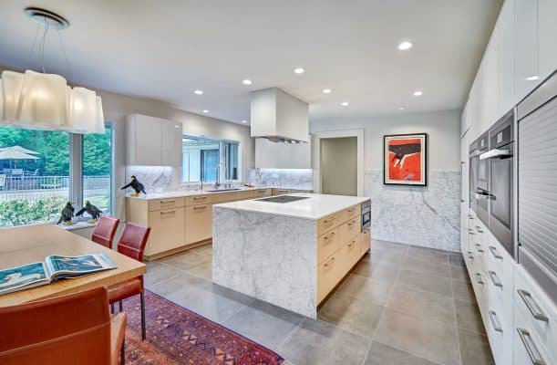 White Modern Kitchen With Ev Oak